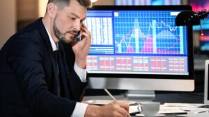 The Role of Sector ETFs in Shaping Share CFD Strategies